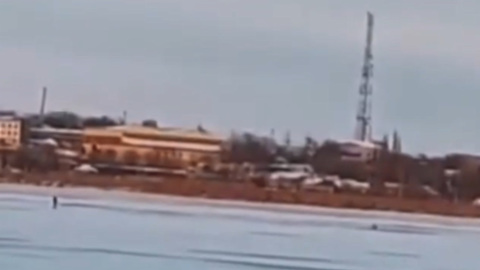 Ребенок тонул на глазах спасателей: тело девочки достали из озера в Ставрополье