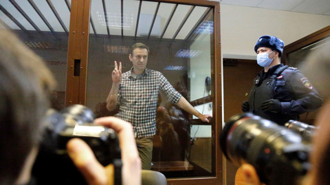 Навального приговорили к 9 годам колонии строгого режима