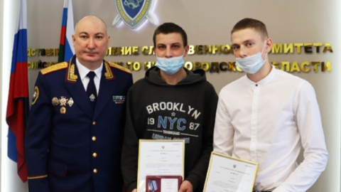 Нижегородские подростки спасли из огня мать и ее двоих детей
