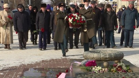В Калуге возложили цветы к военным мемориалам