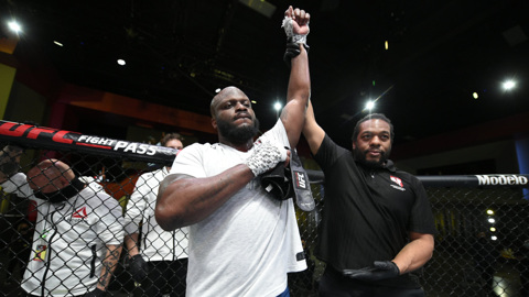UFC. Льюис нокаутировал Блейдса, Куницкая победила Виейру