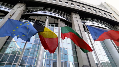 Бесполезно и с плохим привкусом: евродепутат сравнил санкции против РФ со слоеным тортом