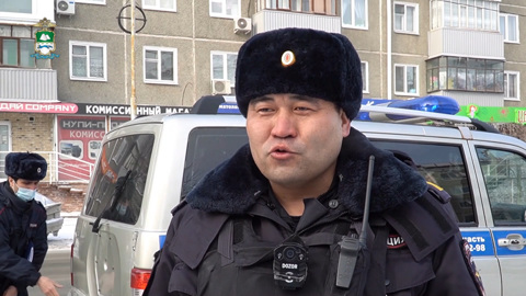 Курганские полицейские на вокзале поймали малыша, сбежавшего от беспомощной мамы