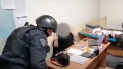 МВД опубликовало кадры задержания мошенников, обманывавших карельских пенсионеров