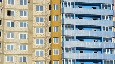 В Ярославле девочка выжила, упав с седьмого этажа в сугроб