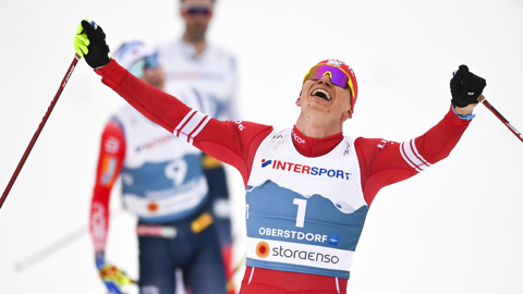 Большунов взял золото в скиатлоне чемпионата России