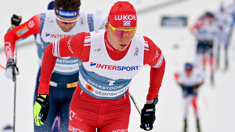 Большунов снялся с индивидуальной гонки на чемпионате страны