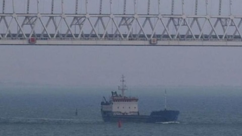 Моряки с сухогруза April, отравившиеся химикатами, выписаны из стационара