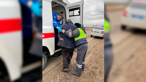 В Воронежской области мужчина едва не истек кровью на дороге