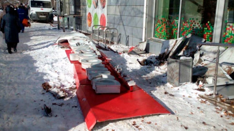 Пенсионерка, пострадавшая от падения вывески в Нижнем Новгороде, умерла