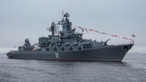 Крейсер "Варяг" разбомбил подлодку условного противника в Японском море