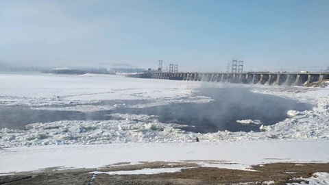В Тольятти рыбака унесло на льдине в Волгу
