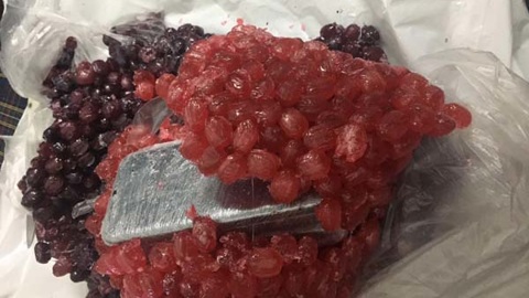 В колонию в Твери пытались передать телефоны в леденцах