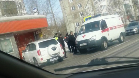 В Красноярском крае пенсионер погиб, сидя на остановке