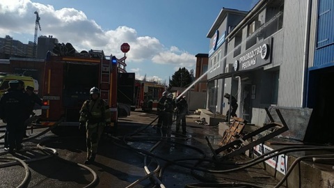 В Краснодаре вспыхнули складские помещения
