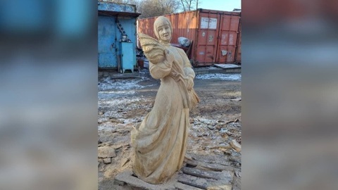Резчики по дереву создали аналог нововоронежской Аленки