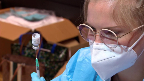 Россияне потратили на зарубежные вакцинные туры 400 млн рублей