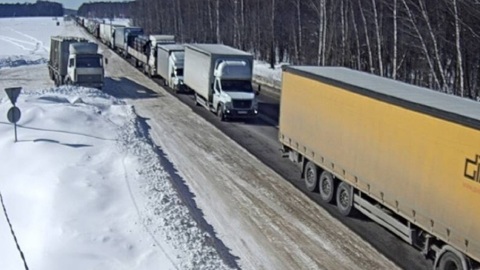 Фура вспыхнула: из-за ДТП на трассе в Челябинской области образовался затор