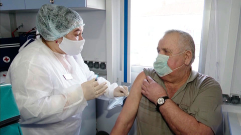 Вакцинацию сравнили с чисткой зубов