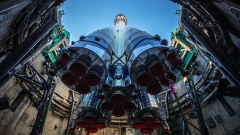 На стартовый стол Байконура установили "Союз-2.1а" с "Прогрессом МС-22"