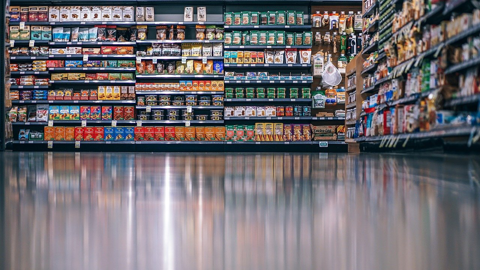 Из-за задержки зарплаты вахтовики 2 недели воровали продукты в магазине