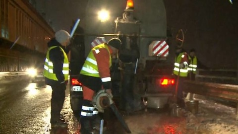 В Перми дороги начали ремонтировать литым асфальтом