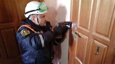 В Пензе пожилая женщина оказалась запертой на балконе