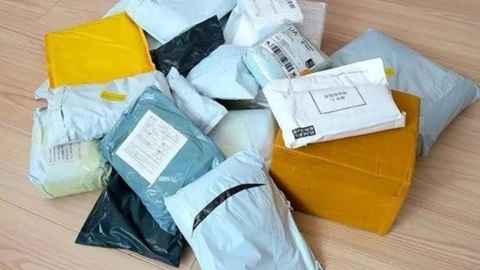 В Омске обезвредили почтового вора, вскрывавшего посылки с ювелирными изделиями