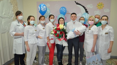 В Чебоксарах врачи выходили новорожденного весом менее 500 граммов