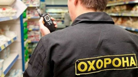 Посетитель киевского магазина выстрелил в охранника за просьбу надеть маску