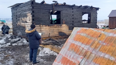 Мать погибла, вернувшись в горящий дом за ребенком