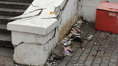 В Севастополе вандалы разгромили лестницу на Малаховом кургане