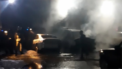 В Ярославле на охраняемой стоянке загорелись машины