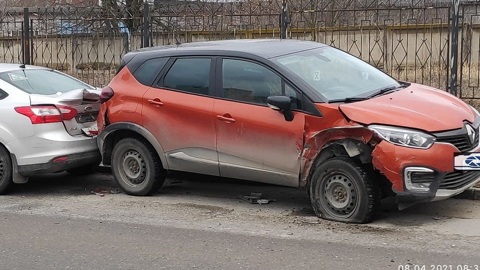 Липчанин протаранил на парковке пять автомобилей