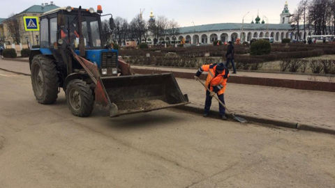 Весенняя уборка: больше тысячи тонн грязи вывезли с улиц Костромы