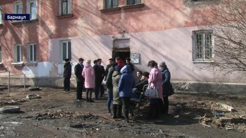 Чиновники ответят за обрушение аварийного дома в Барнауле
