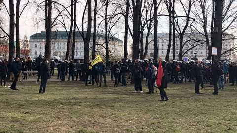 Памятные мероприятия в Варшаве вылились в столкновения с полицией. Видео из Сети