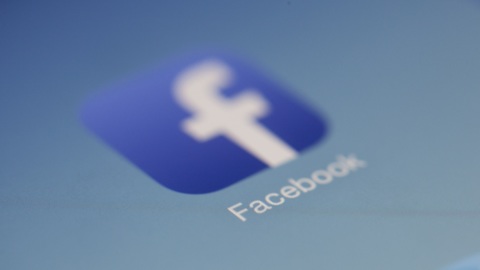 Гимн России заставил Роскомнадзор выдвинуть требования к Facebook
