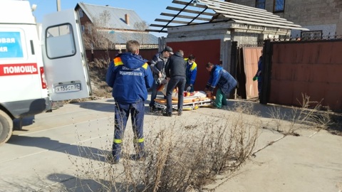 В Оренбуржье спасатели помогли медикам добраться до пациента с инсультом
