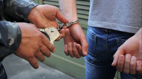 Пьяные подростки из Череповца избили и ограбили 13-летнего мальчика