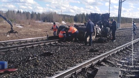 Чудом выжил: в Поморье пьяного мужчину зацепил поезд