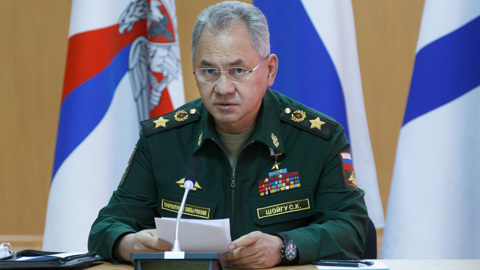 Шойгу рассказал о переброске войск НАТО в Арктику, на Балтику и в Причерноморье