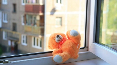 Трехлетний ребенок выпал из окна в Тульской области