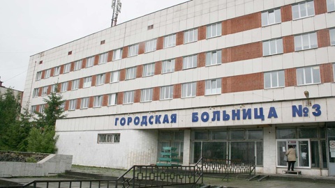 Семилетний омич повредил позвоночник, прыгая на батуте