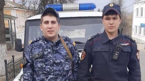 В Козельске росгвардейцы спасли на пожаре 4-летнего ребенка и женщину