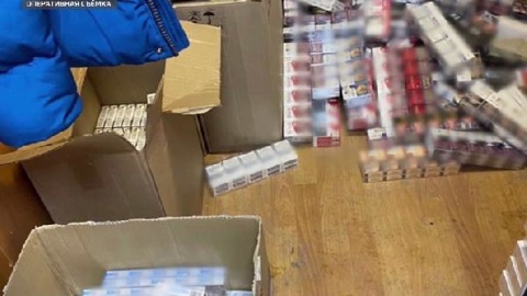 Крупная партия контрафактного алкоголя и табака обнаружена на складе в Тюмени