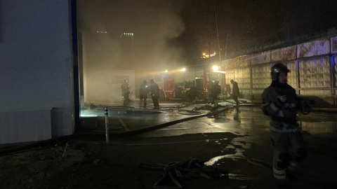 На московском складе загорелись электрические кабели