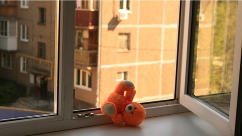 В Чебоксарах ребенок упал с пятого этажа