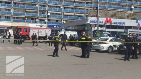 Тбилисский налетчик отпустил одну заложницу