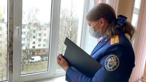 Школьник выпал из окна класса на четвертом этаже